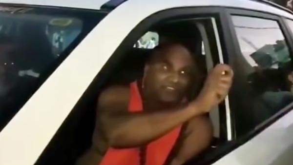 राम जन्मभूमि न्यास के राष्ट्रीय उपाध्यक्ष स्वामी आत्मानंद का कटा चालान, Corona काल में नहीं पहना मास्क राम जन्मभूमि न्यास के राष्ट्रीय उपाध्यक्ष स्वामी आत्मानंद का कटा चालान, Corona काल में नहीं पहना मास्क