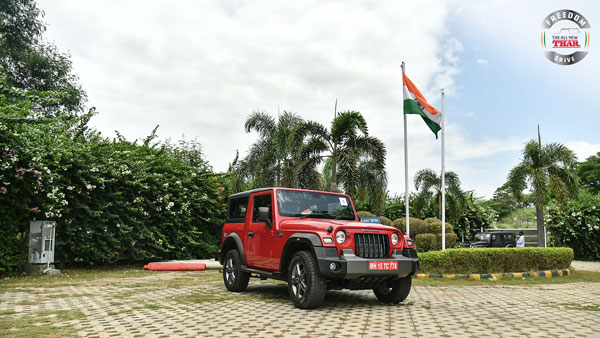 नई Mahindra XUV700, Scorpio व Thar एक साथ टेस्टिंग के दौरान आईं नजर, देखें तस्वीरें