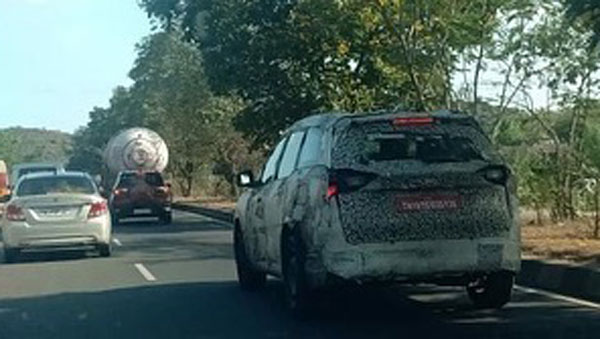 Mahindra XUV700 Spied: महिंद्रा एक्सयूवी700 एक बार फिर टेस्टिंग करते आई नजर, देखें तस्वीरें