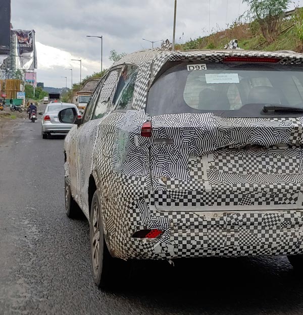 Mahindra XUV700 Spy Pics: महिंद्रा एक्सयूवी700 पुणे में टेस्टिंग के दौरान आई नजर, देखें कैसा रहेगा डिजाईन