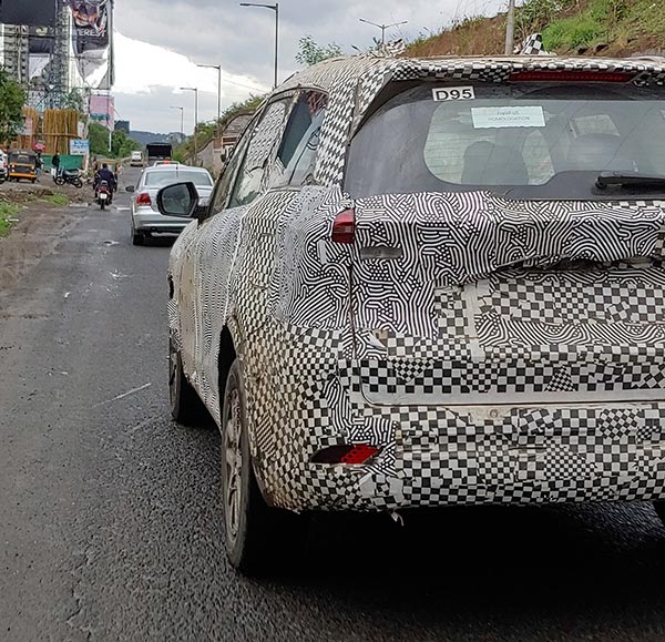 Mahindra XUV700 Spy Pics: महिंद्रा एक्सयूवी700 पुणे में टेस्टिंग के दौरान आई नजर, देखें कैसा रहेगा डिजाईन