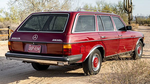 Mercedes-Benz की यह कार चल चुकी है 12 लाख किलोमीटर, अब हो रही है नीलाम, देखें तस्वीरें Mercedes-Benz की यह कार चल चुकी है 12 लाख किलोमीटर, अब हो रही है नीलाम, देखें तस्वीरें