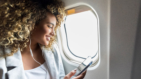 प्लेन में मोबाइल फोन को Switch Off या Flight Mode पर रखने क्यो कहा जाता है? जानें वजह