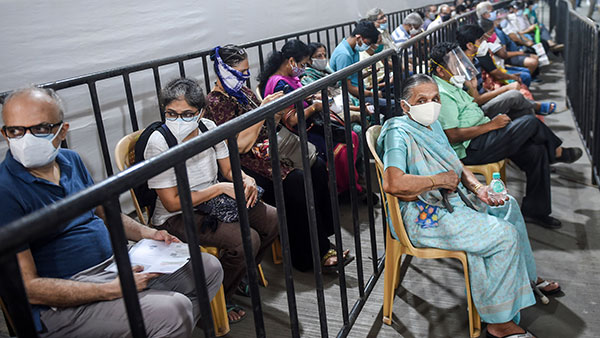 BMC First Drive-In Vaccination Campaign: बीएमसी ने शुरू किया पहला ड्राइव-इन वैक्सीनेशन कैंपेन, जानें
