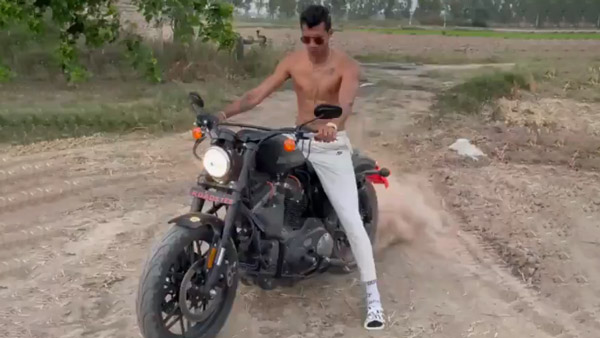 क्रिकेटर नवदीप सैनी ने नई बाइक से किया स्टंट, तो फैंस ने किया जमकर ट्रोल, देखें वीडियो