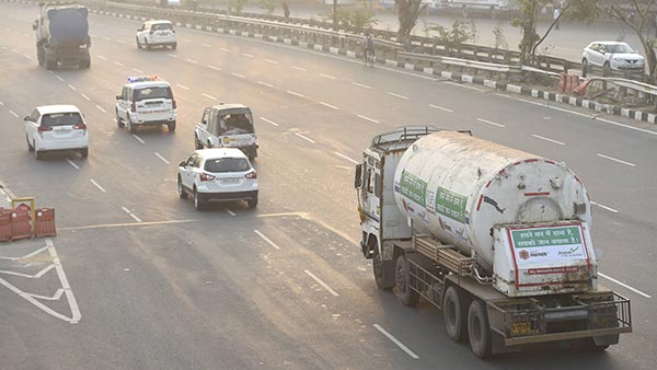 Toll Tax Exemption: ऑक्सीजन टैंकरों से नहीं लिया जाएगा टोल टैक्स, NHAI ने दी छूट Toll Tax Exemption: ऑक्सीजन टैंकरों से नहीं लिया जाएगा टोल टैक्स, NHAI ने दी छूट