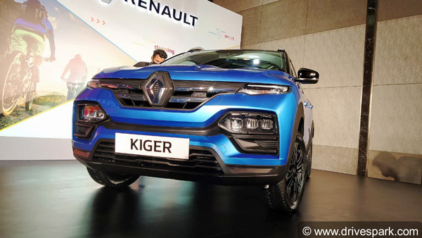 Maruti Alto 800 को छोड़कर लगभग हर कार इन दिनों टचस्क्रीन इंफोटेनमेंट सिस्टम के साथ बाजार में बेची जा रही है, इसके साथ ही उनमें से ज्यादातर में एंड्रॉयड ऑटो और एप्पल कारप्ले का फीचर दिया जा रहा है। मौजूदा समय में लेटेस्ट फीचर के तौर पर Android Auto और Apple CarPlay की वायरलेस कनेक्टिविटी है।