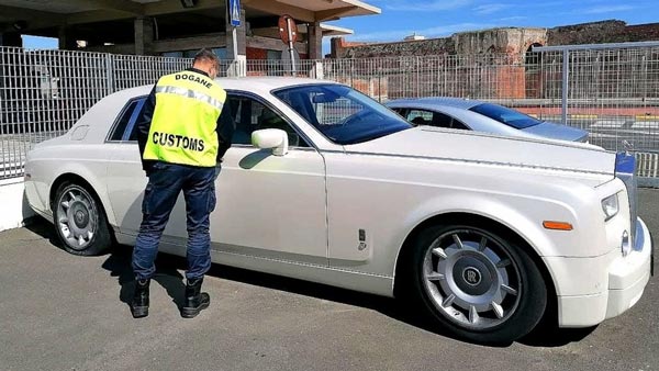 इस Rolls Royce Phantom के इंटीरियर में लगा था मगरमच्छ का लेदर, पुलिस ने किया सीज