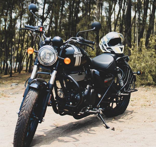Royal Enfield Meteor 350 का यह कस्टम ब्लैक कलर दिखने में शानदार, देखें तस्वीरें