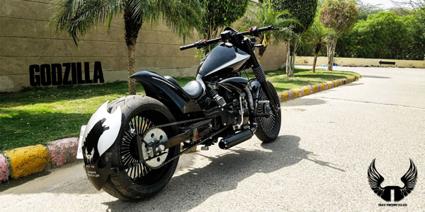 Royal Enfield Thunderbird को Modify कर दिया Batman की बाइक जैसा लुक, देखें तस्वीरें