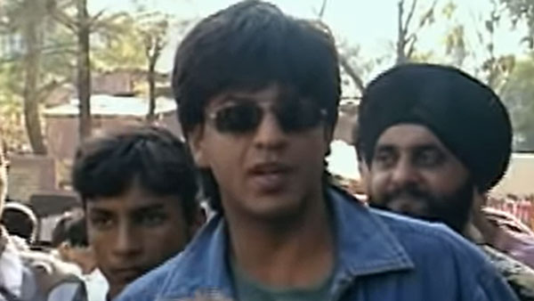 Shahrukh Khan की Mitsubishi Pajero का यह दुर्लभ वीडियो देखा है आपने? नहीं तो देखें यहां Shahrukh Khan की Mitsubishi Pajero का यह दुर्लभ वीडियो देखा है आपने? नहीं तो देखें यहां