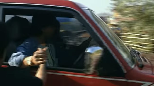 Shahrukh Khan की Mitsubishi Pajero का यह दुर्लभ वीडियो देखा है आपने? नहीं तो देखें यहां Shahrukh Khan की Mitsubishi Pajero का यह दुर्लभ वीडियो देखा है आपने? नहीं तो देखें यहां