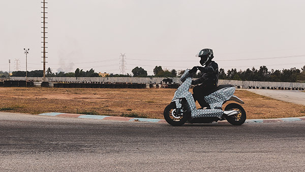 Simple E-Scooter Launch Date: सिंपल अपनी पहली इलेक्ट्रिक स्कूटर मार्क-2 भारत में 15 अगस्त को होगी लॉन्च, जानें कीमत, फीचर्स