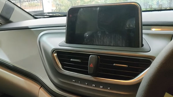 Tata Altroz Touchscreen Buttons Removed: टाटा अल्ट्रोज से टचस्क्रीन बटन हटाए गये, अपडेटेड मॉडल पहुंची शोरूम