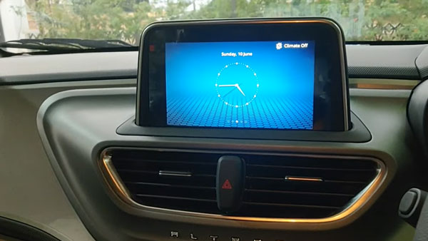Tata Altroz Touchscreen Buttons Removed: टाटा अल्ट्रोज से टचस्क्रीन बटन हटाए गये, अपडेटेड मॉडल पहुंची शोरूम