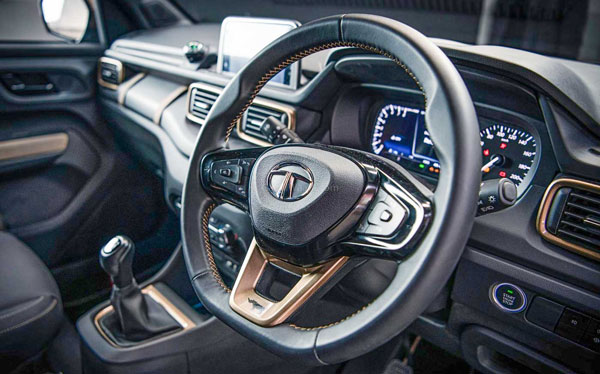 Tata HBX Mini-SUV टेस्टिंग के दौरान आई नजर, इंटीरियर के फीचर्स का हुआ खुलासा