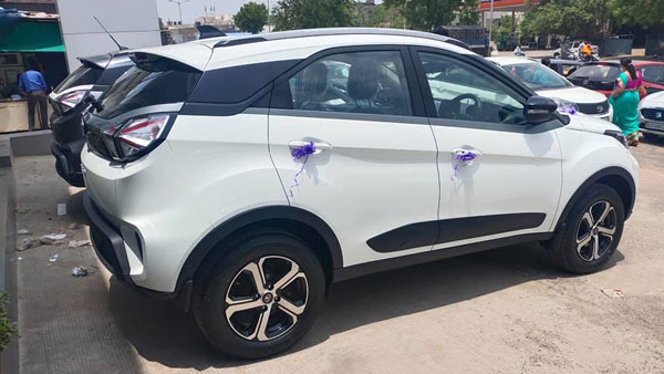 Tata Nexon New Alloy Wheels: टाटा नेक्सन को मिले नए 16-इंच के 5-स्पोक अलॉय व्हील, नई मॉडल पहुंची डीलरशिप