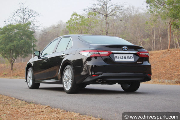 भारत में बिकने वाली 3 Premium Sedan Cars जो देती हैं सबसे ज्यादा Mileage, जानें कौन है लिस्ट में