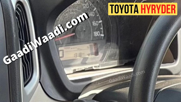 Toyota की Electric Wagon R टेस्टिंग के दौरान आई नजर, इंटीरियर की तस्वीरें आईं सामने