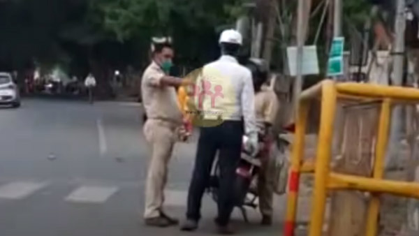 Corona Curfew में क्यों एक पुलिसकर्मी, Traffic Constable से करने लगा मारपीट? वीडियो हो रहा वायरल Corona Curfew में क्यों एक पुलिसकर्मी, Traffic Constable से करने लगा मारपीट? वीडियो हो रहा वायरल