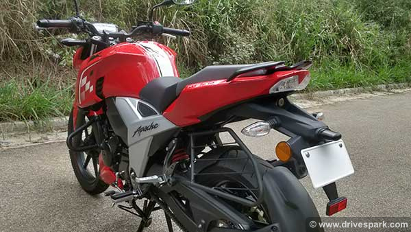 TVS ने Apache RTR 160 4V की कीमत एक बार फिर बढ़ाई, जानें कितनी पड़ेगी जेब पर भारी