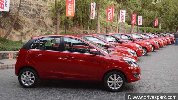 अगर सही समय पर नहीं बेचेंगे अपनी Used Car, तो उठानी पड़ सकती हैं ये परेशानियां