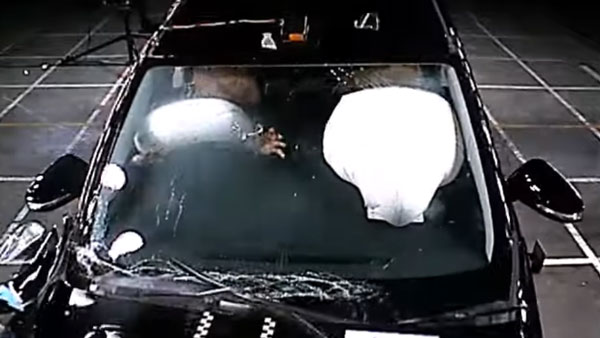 पुरानी कारों में फ्रंट सीट पैसेंजर के लिए एयरबैग लगवाने की समय सीमा चार महीने बढ़ी, जानें नई डेडलाइन