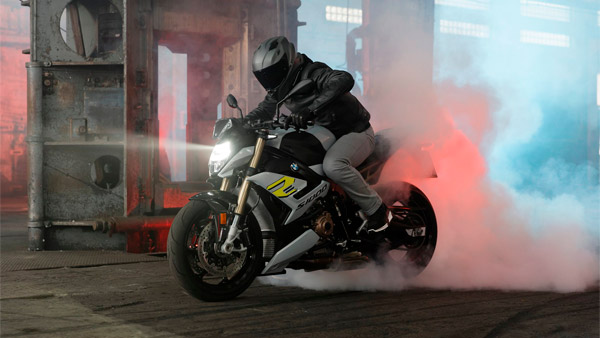 BMW S 1000 R भारत में हुई लाॅन्च, जानें कीमत, फीचर्स से जुड़ी सभी जानकारियां