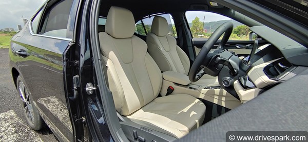 2021 Skoda Octavia Review In Hindi: नई स्कोडा ऑक्टाविया रिव्यू: डिजाईन, फीचर्स, इंजन, परफॉर्मेंस, हैंडलिंग जानकारी