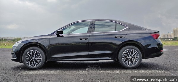 नई 2021 Skoda Octavia सेडान के किस वैरिएंट में मिलेंगे कौन से फीचर्स, कल होने वाली है लॉन्च