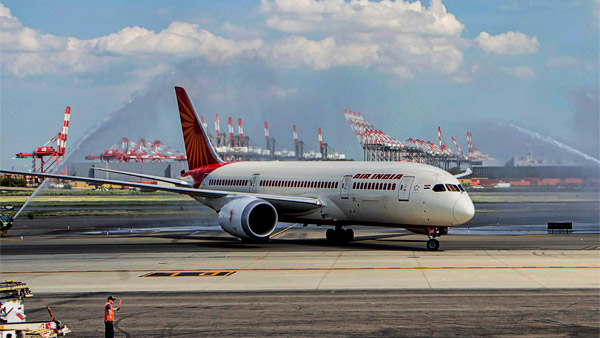 Air India की फ्लाइट में दुबई तक अकेले गया यह यात्री, कहा ‘महाराजा’ की तरह सफर किया