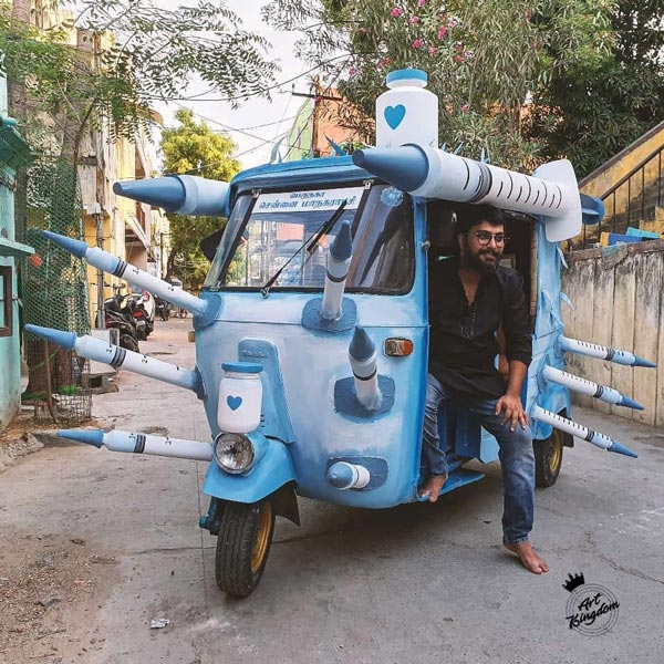 Chennai के कलाकार ने ऑटो रिक्शा को बनाया ‘Vaccine Auto’, टीकाकरण के लिए कर रहा प्रोत्साहित Chennai के कलाकार ने ऑटो रिक्शा को बनाया ‘Vaccine Auto’, टीकाकरण के लिए कर रहा प्रोत्साहित