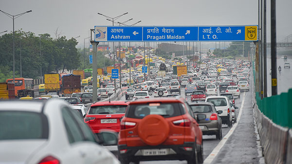 Yamuna Expressway पर सफर करने वालों के लिए खुशखबरी! आज से Fastag से करें टोल का भुगतान