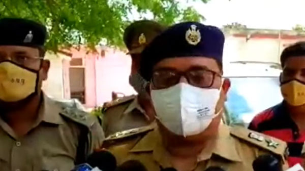 यूपी में Corona Curfew को तोड़ते हुए सपा नेता ने निकाला काफिला, Audi Q3 समेत 24 वाहन जब्त यूपी में Corona Curfew को तोड़ते हुए सपा नेता ने निकाला काफिला, Audi Q3 समेत 24 वाहन जब्त