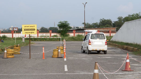 दिल्ली आरटीओ ने ड्राइविंग टेस्ट स्लाॅट की बुकिंग 50% घटाई