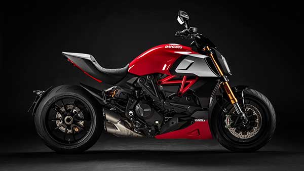 Ducati Panigale V4 and Diavel 1260 BS6 Launched: डुकाटी Panigale V4 और Diavel 1260 भारत में हुई लॉन्च, बुकिंग शुरू, जानें कीमत व डिलीवरी के बारें में