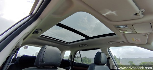 Hyundai Alcazar Review: हुंडई अल्काजार रिव्यू: फीचर्स, ड्राइविंग, माइलेज, इंजन, डिजाईन, सीटिंग जानकारी