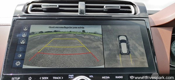 Hyundai Alcazar Review: हुंडई अल्काजार रिव्यू: फीचर्स, ड्राइविंग, माइलेज, इंजन, डिजाईन, सीटिंग जानकारी