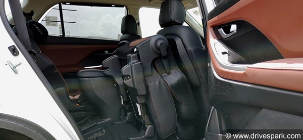 Hyundai Alcazar Review: हुंडई अल्काजार रिव्यू: फीचर्स, ड्राइविंग, माइलेज, इंजन, डिजाईन, सीटिंग जानकारी