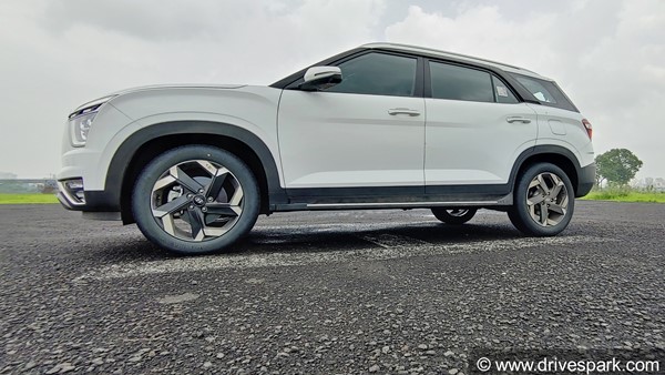 Hyundai Alcazar Review: हुंडई अल्काजार रिव्यू: फीचर्स, ड्राइविंग, माइलेज, इंजन, डिजाईन, सीटिंग जानकारी