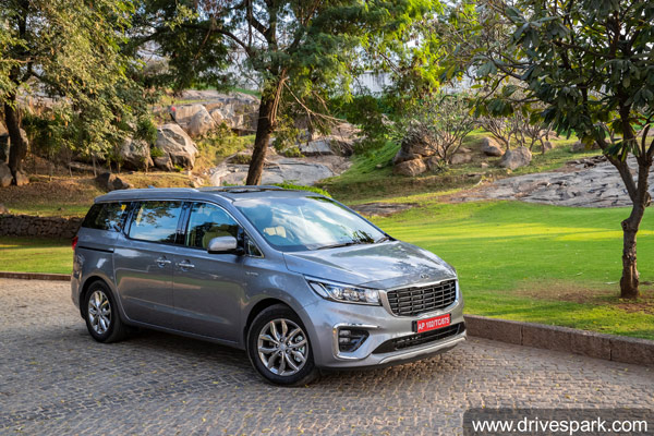 Kia Carnival Given To Additional Collectors: तेलंगाना में 32 एडिशन कलेक्टर्स को सौंपी गयी किया कार्निवल, कोविड के दौर में खरीदी गयी 30 लाख वाली कारें