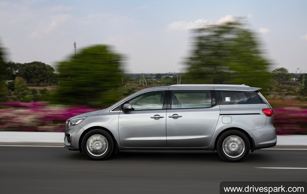 Kia Carnival Given To Additional Collectors: तेलंगाना में 32 एडिशन कलेक्टर्स को सौंपी गयी किया कार्निवल, कोविड के दौर में खरीदी गयी 30 लाख वाली कारें