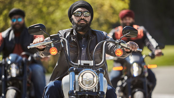 सिख बाइक राइडर्स के लिए हेलमेट का काम करेगी यह पगड़ी, जानें Tough Turban की खासियत