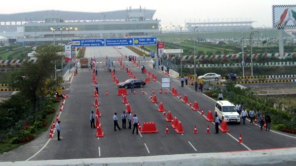 Yamuna Expressway पर सफर करने वालों के लिए खुशखबरी! आज से Fastag से करें टोल का भुगतान