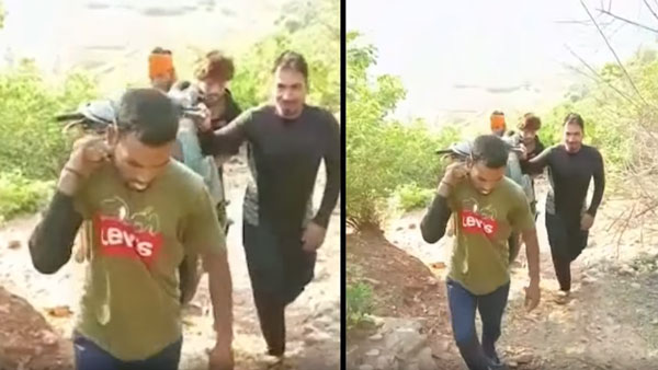 सड़क न बनने का युवाओं ने किया विरोध, स्कूटी को 8 किलोमीटर कंधे पर उठाकर पहुंचा दिया गांव सड़क न बनने का युवाओं ने किया विरोध, स्कूटी को 8 किलोमीटर कंधे पर उठाकर पहुंचा दिया गांव