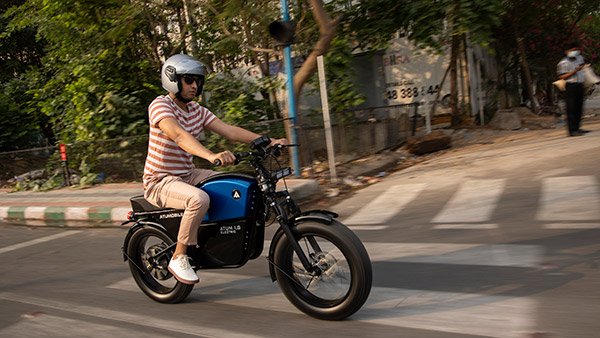 एटम 1.0 इलेक्ट्रिक बाइक को मिला डिजाइन पेटेंट, जानें कितनी हैं रेंज