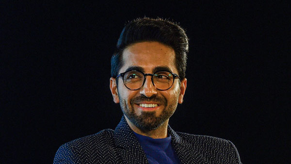 बॉलीवुड अभिनेता आयुष्मान खुराना ने खरीदी नई मर्सिडीज मेबैक जीएलएस600, देखें वीडियो बॉलीवुड अभिनेता आयुष्मान खुराना ने खरीदी नई मर्सिडीज मेबैक जीएलएस600, देखें वीडियो