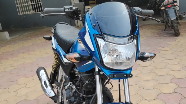 बजाज प्लैटिना 110 ईएस को मिले नए कलर ऑप्शन, पल्सर डैगर एडिशन जैसा है थीम