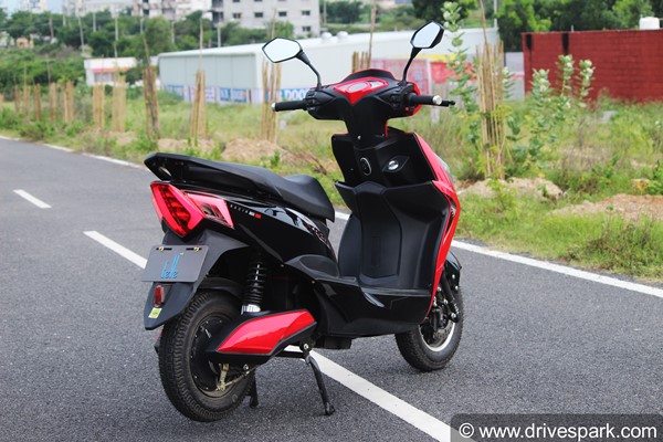 EeVe Atreo Electric Scooter Review: ईवी एट्रिओ इलेक्ट्रिक स्कूटर कैसी है चालने में, परफॉर्मेंस, रेंज, कीमत