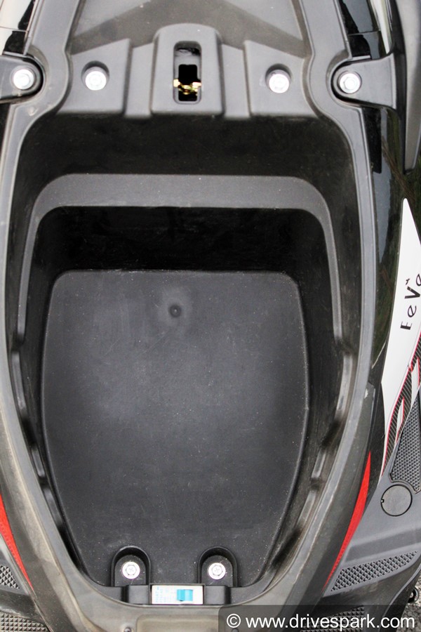 EeVe Atreo Electric Scooter Review: ईवी एट्रिओ इलेक्ट्रिक स्कूटर कैसी है चालने में, परफॉर्मेंस, रेंज, कीमत